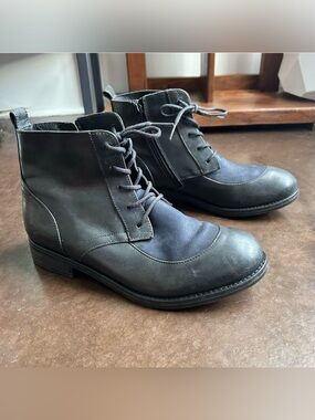 Fly London- distressed leather zip and lace up combat boots black/navy- size 40